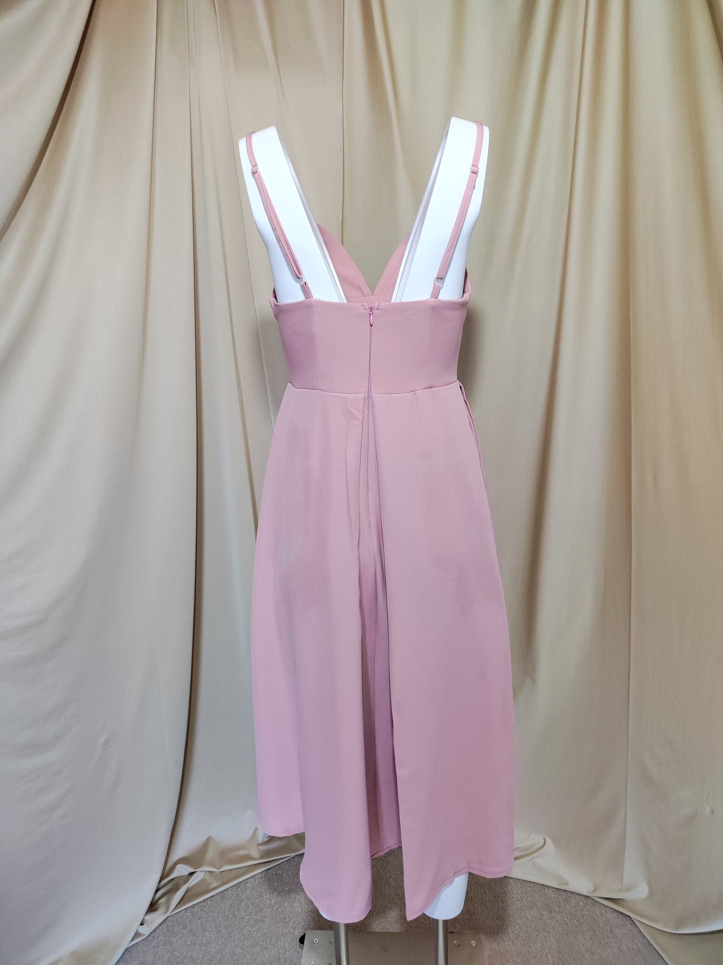 Elegantna roze haljina A-kroja – midi dužina