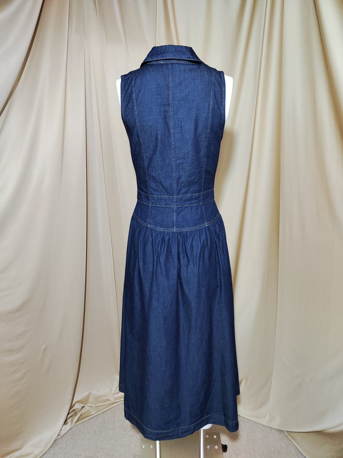 Teksas midi haljina bez rukava s gumbima