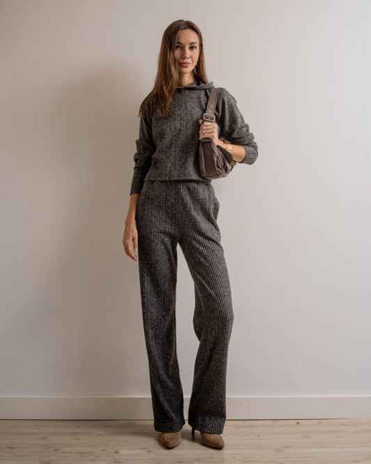 Siva rebrasta trenirka s kapuljačom