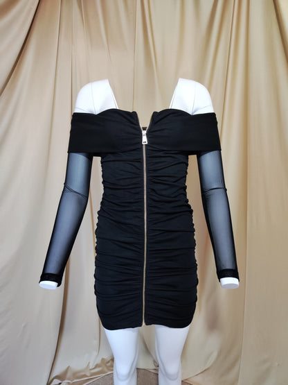 Off-shoulder crna haljina s mrežastim rukavima