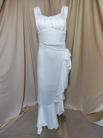 Bijela elegantna midi haljina s asimetričnim volanom