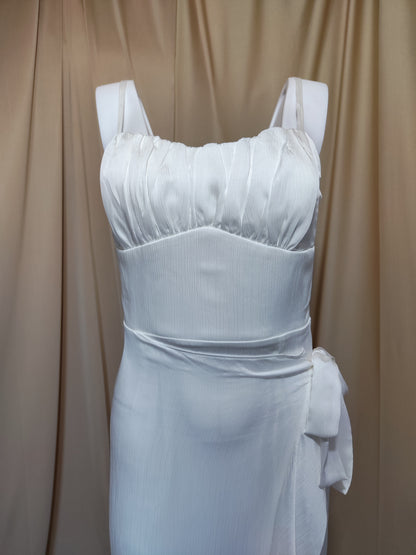 Bijela elegantna midi haljina s asimetričnim volanom