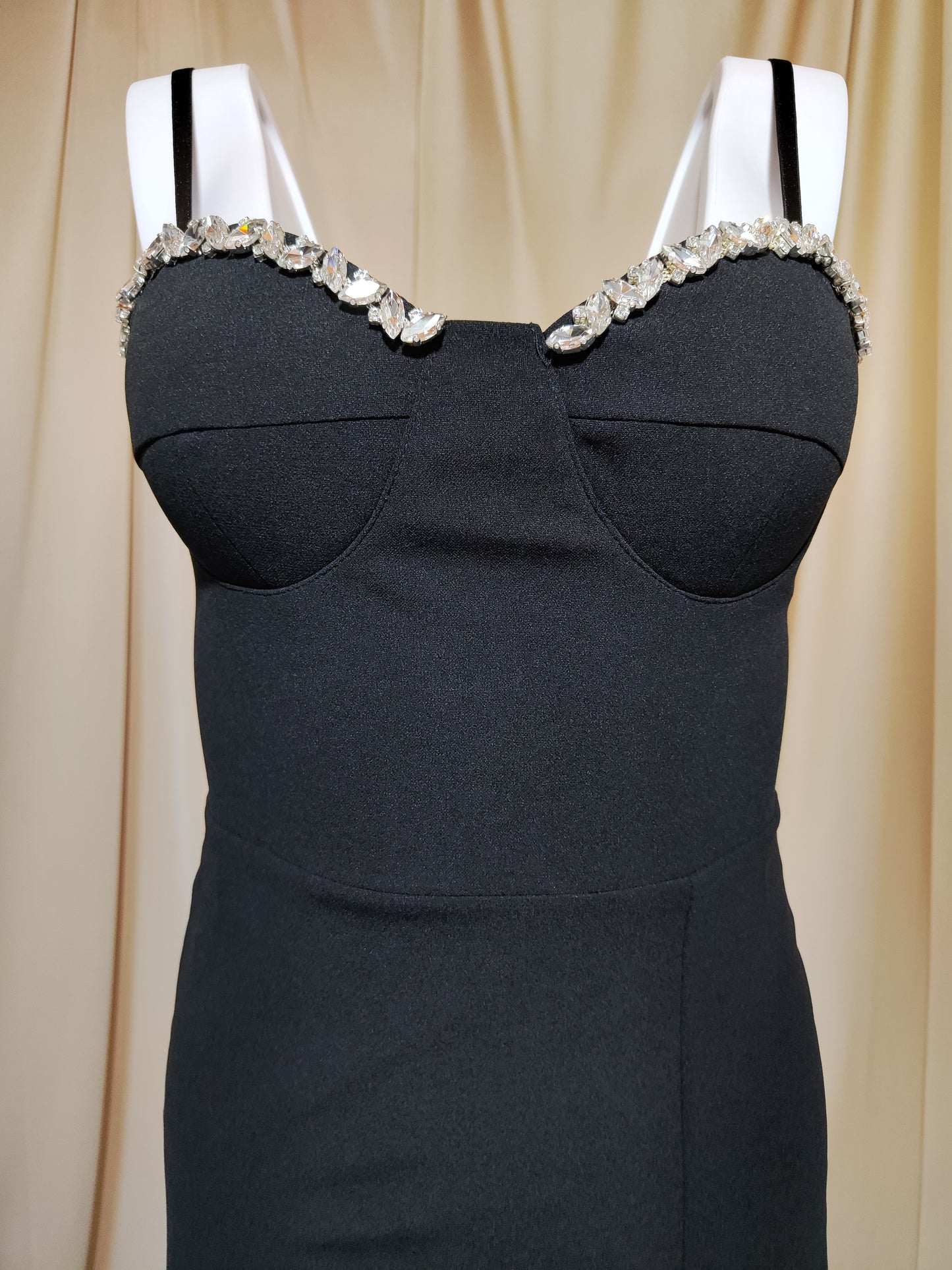 Crna midi haljina s cirkonima