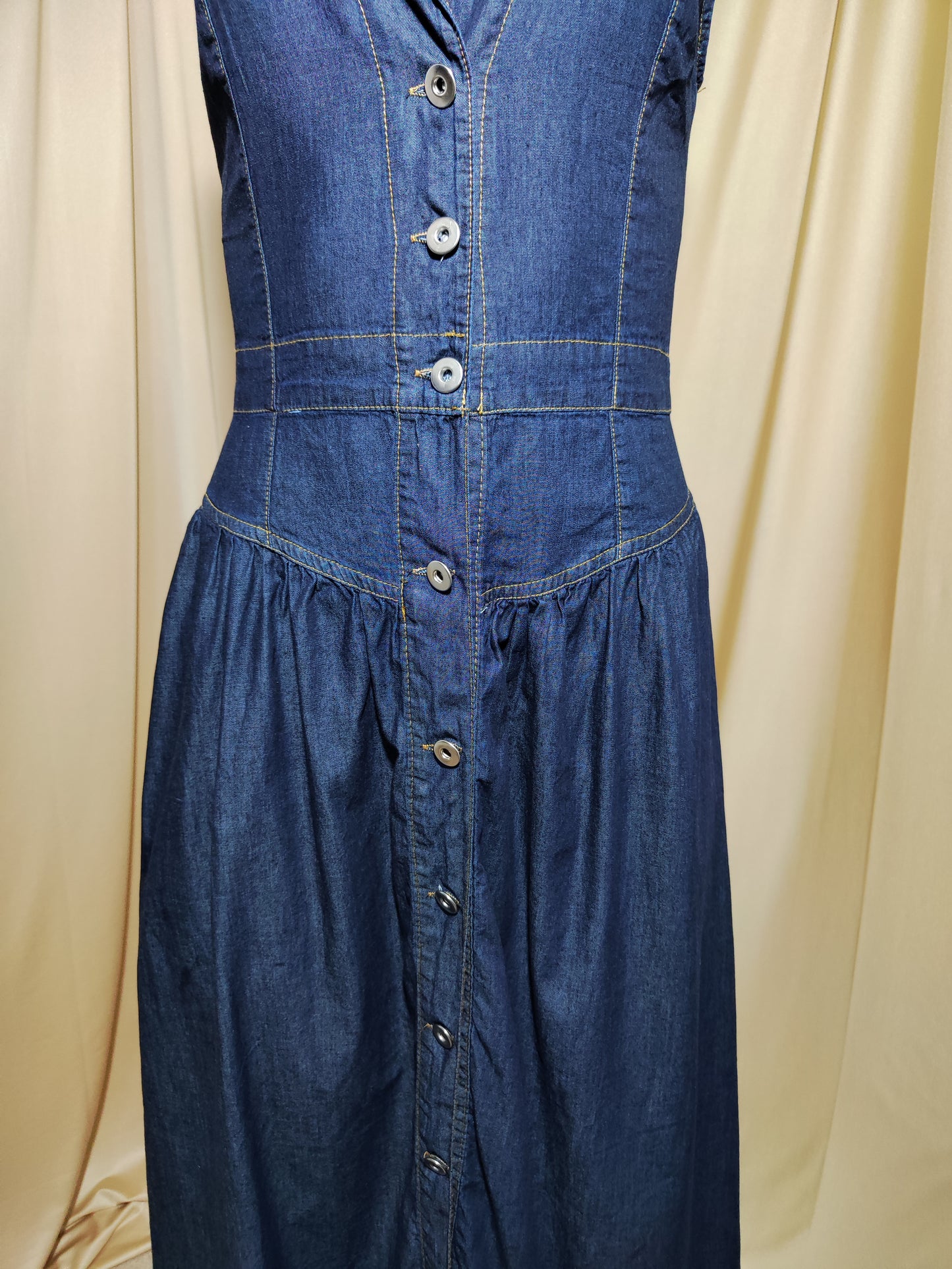 Teksas midi haljina bez rukava s gumbima