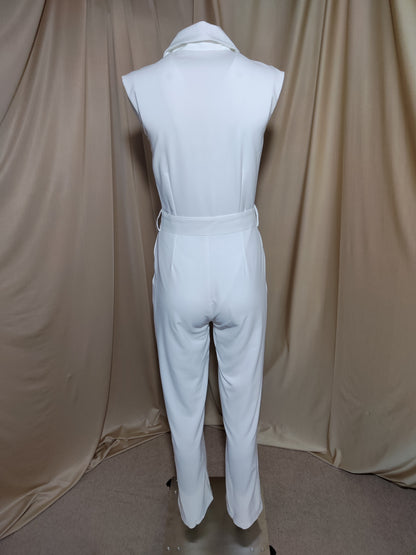 Bijeli elegantni kombinezon bez rukava sa zlatnim gumbima