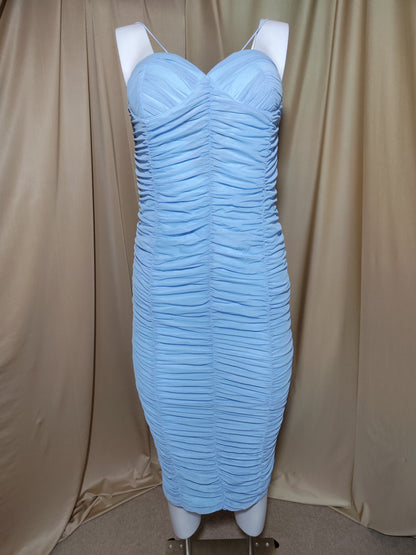 Plava uska haljina na bretele s naborima