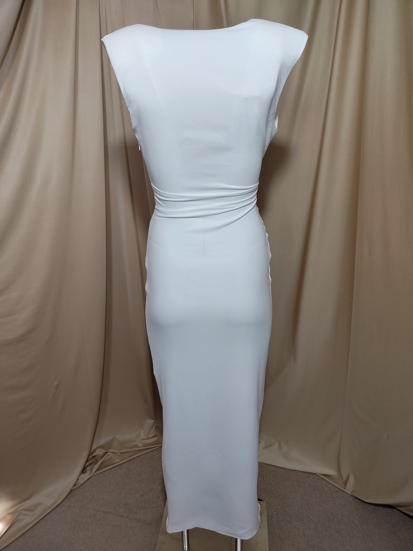 Bijela midi haljina bez rukava sa zlatnim gumbima