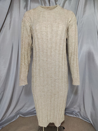 Bež pletena haljina s prugastom teksturom