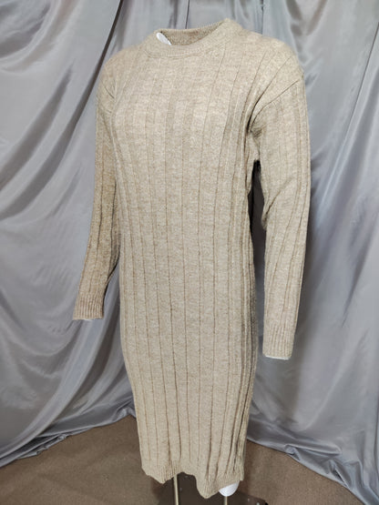 Bež pletena haljina s prugastom teksturom