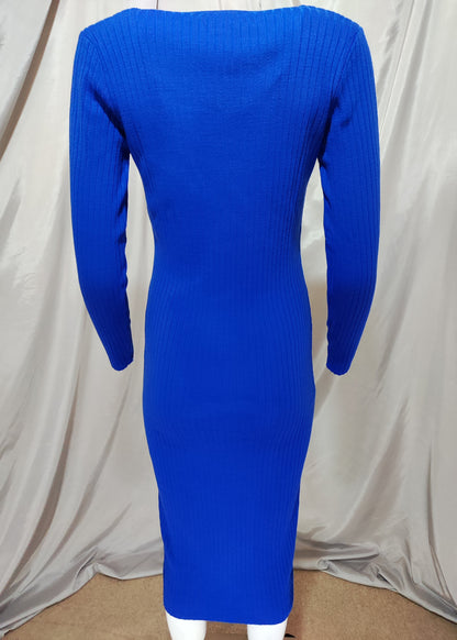 Plava uska haljina s izrezom