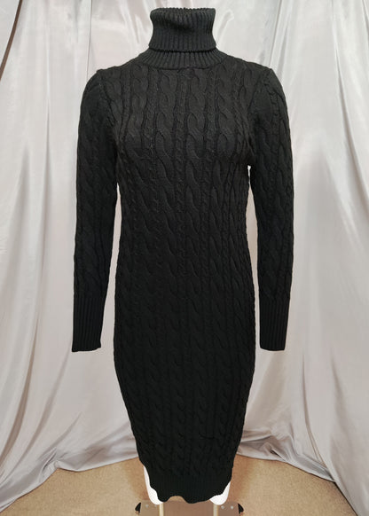 Crna pletena haljina s dolčevita ovratnikom