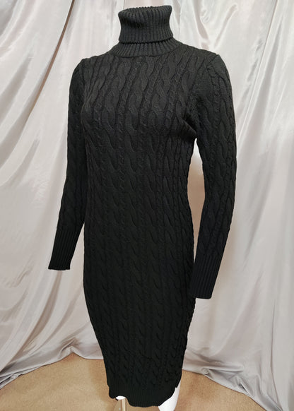 Crna pletena haljina s dolčevita ovratnikom