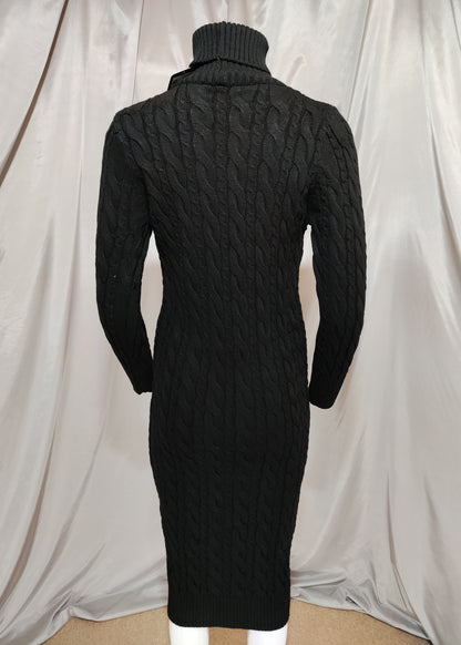 Crna pletena haljina s dolčevita ovratnikom