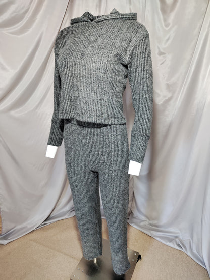 Siva rebrasta trenirka s kapuljačom