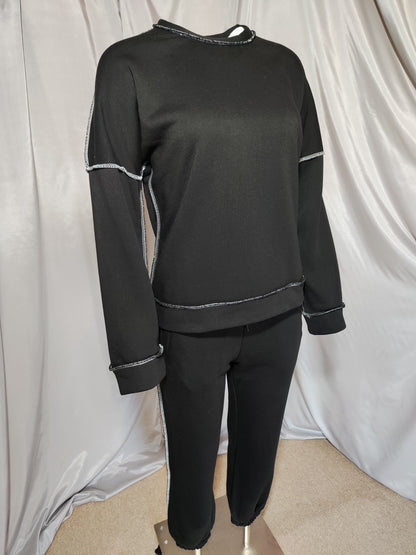 Crna trenirka s kontrastnim šavovima