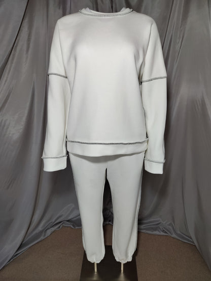 Bijela trenirka s kontrastnim šavovima