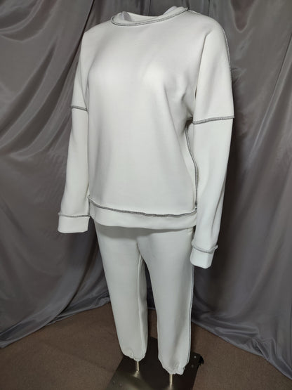 Bijela trenirka s kontrastnim šavovima