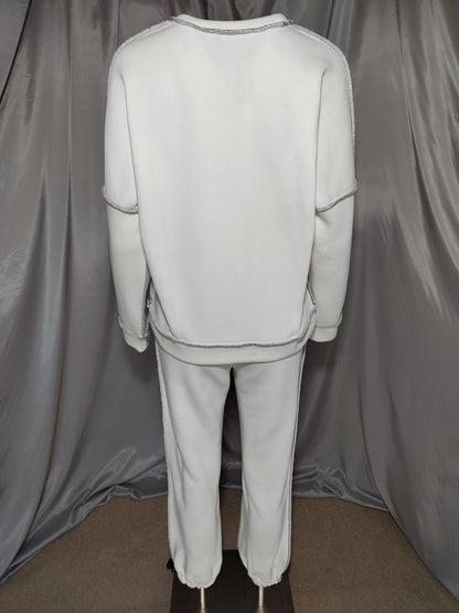 Bijela trenirka s kontrastnim šavovima