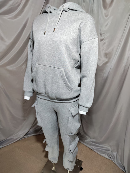 Siva trenirka s kapuljačom i bočnim džepovima