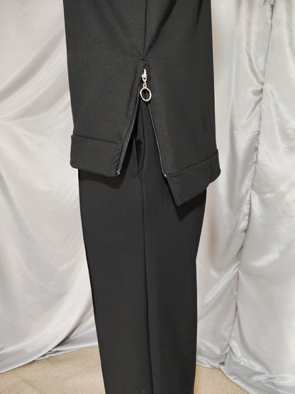 Crna trenirka s patentnim zatvaračem sa strane