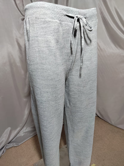 Siva pletena trenirka