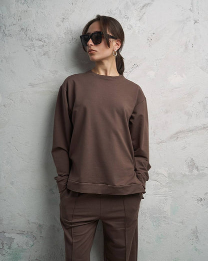 Smeđa trenirka s patentnim zatvaračem sa strane