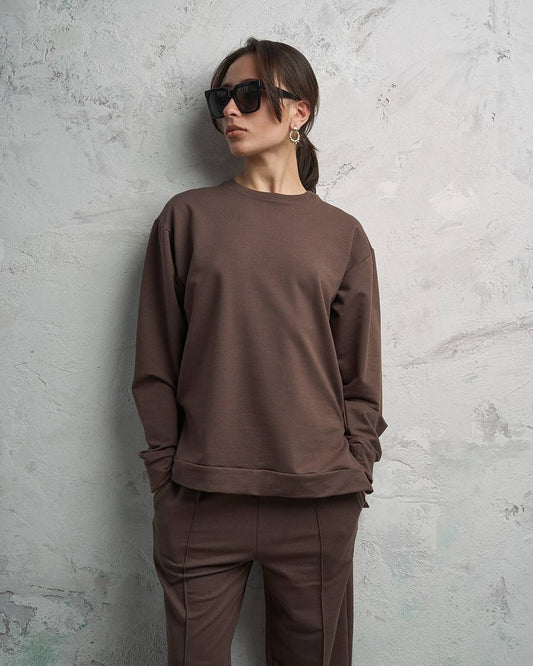 Smeđa trenirka s patentnim zatvaračem sa strane