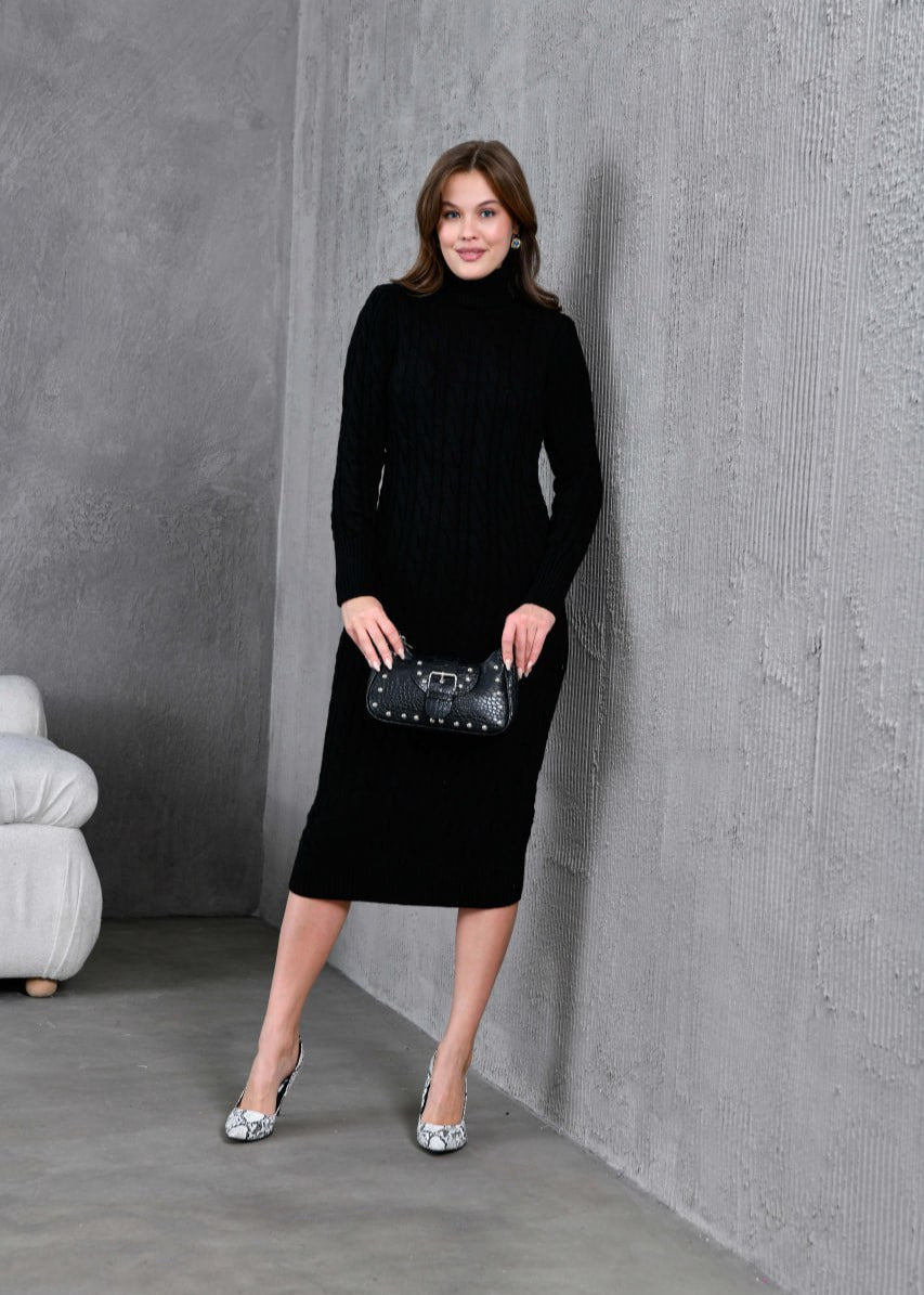 Crna pletena haljina s dolčevita ovratnikom