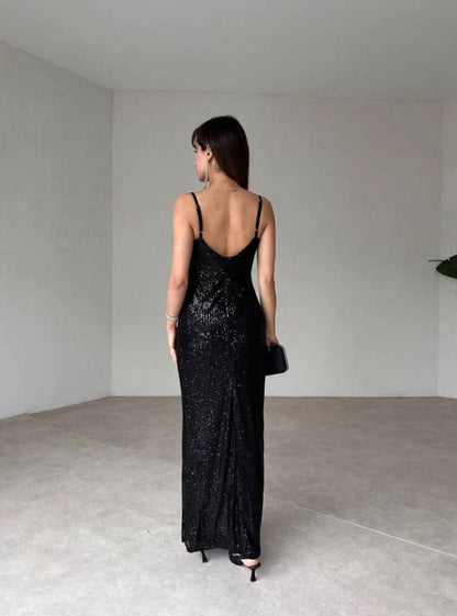 Elegantna duga haljina sa šljokicama i tankim naramenicama