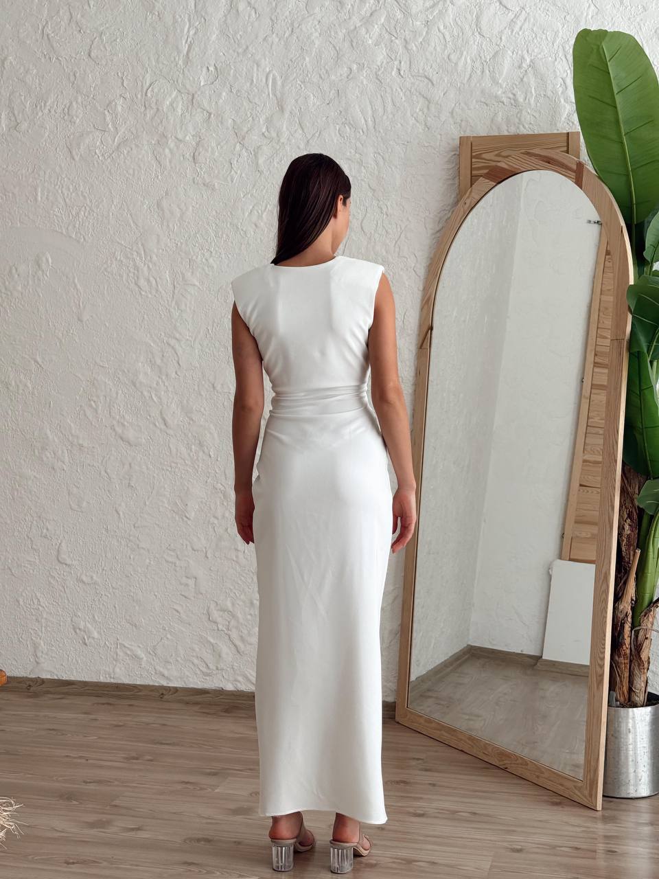 Bijela midi haljina bez rukava sa zlatnim gumbima