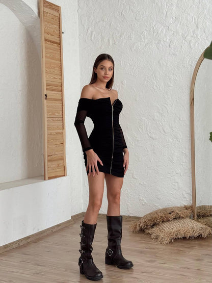 Off-shoulder crna haljina s mrežastim rukavima