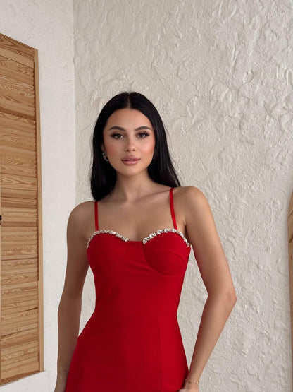 Crvena midi haljina s cirkonima