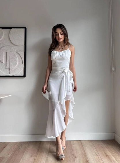 Bijela elegantna midi haljina s asimetričnim volanom