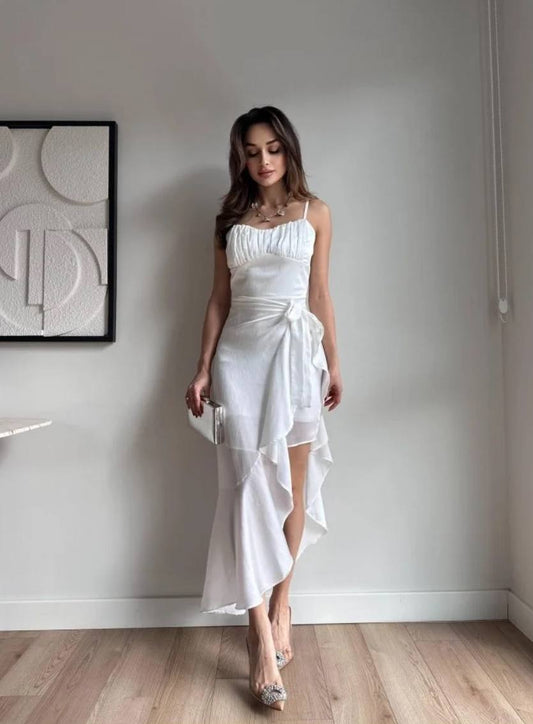 Bijela elegantna midi haljina s asimetričnim volanom