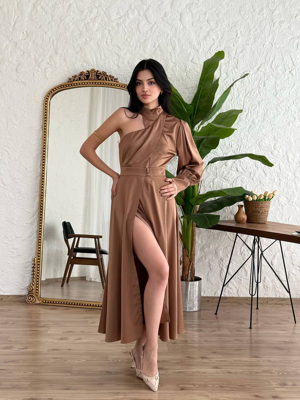 Bež satenska midi haljina s asimetričnim dizajnom