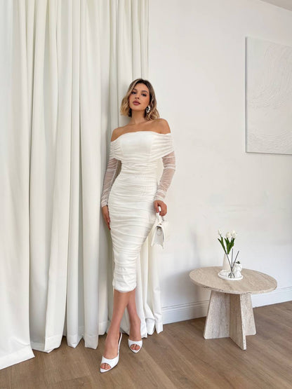 Elegantna bijela midi haljina s naborima i prozirnim rukavima