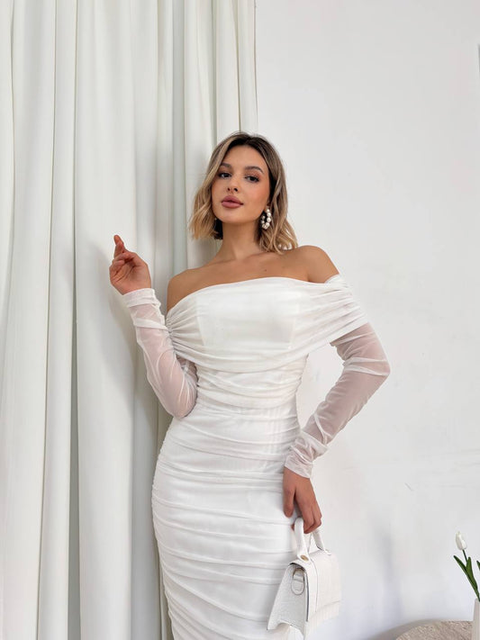 Elegantna bijela midi haljina s naborima i prozirnim rukavima