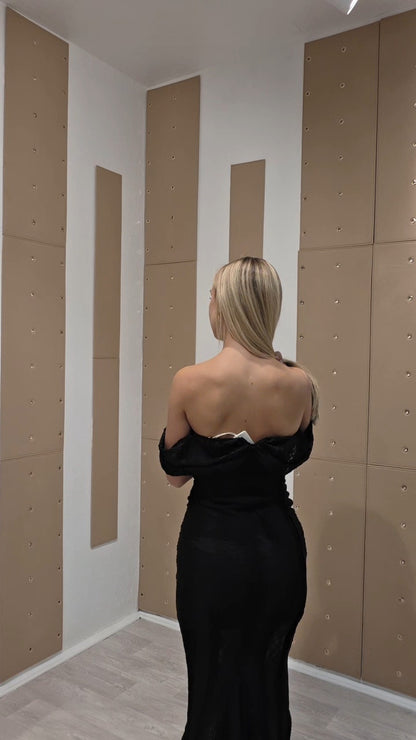Elegantna crna čipkasta maxi haljina s otvorenim ramenima
