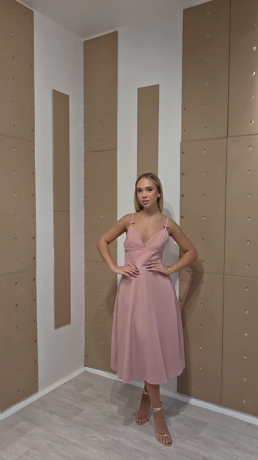 Elegantna roze haljina A-kroja – midi dužina